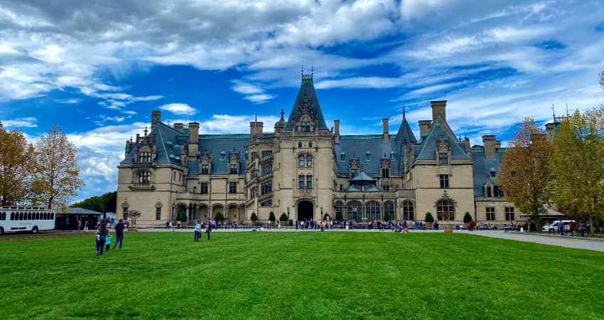 Crowds of people enter the huge mansion on the Biltmore Estate